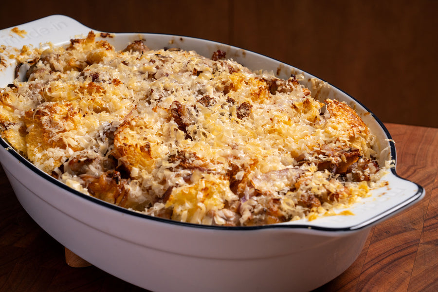 Strata de salchicha y parmesano
