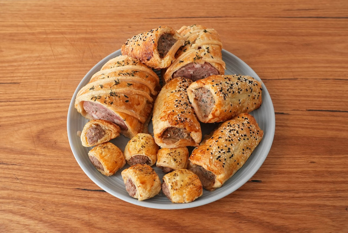 Rollitos de salchicha de cerdo y salvia