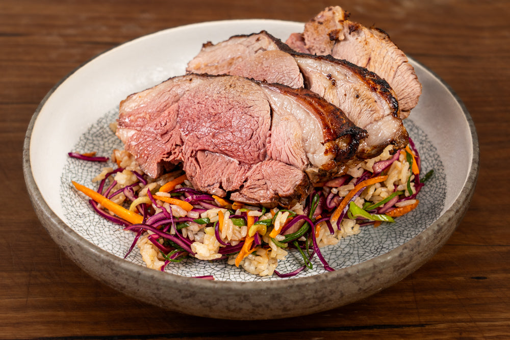 Koreanisches BBQ-Lammrump mit Reissalat
