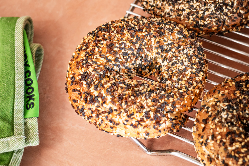Bagels con todo (everything bagels)
